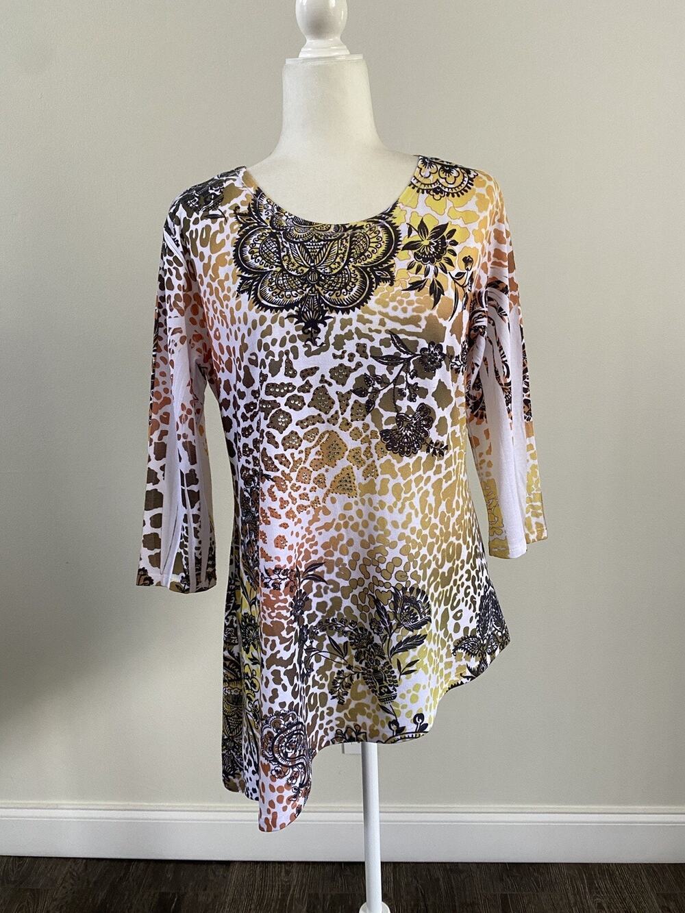 Jess and Jane Women’s Studded Rhinestones 3/4 Sleeve Floral Top Sz M